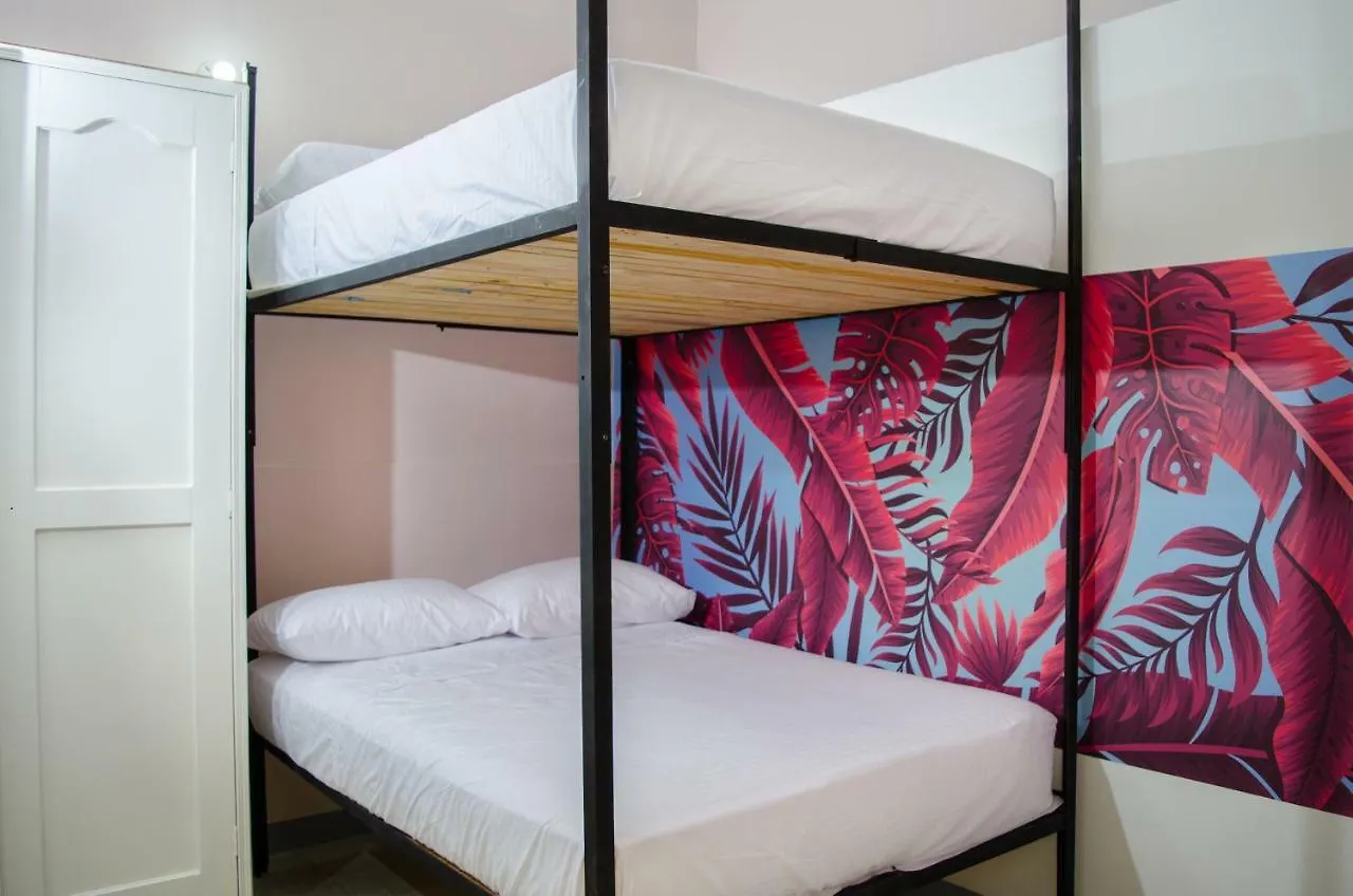 Hostal Pura Vida La 70 Медельин 2*,  Колумбия